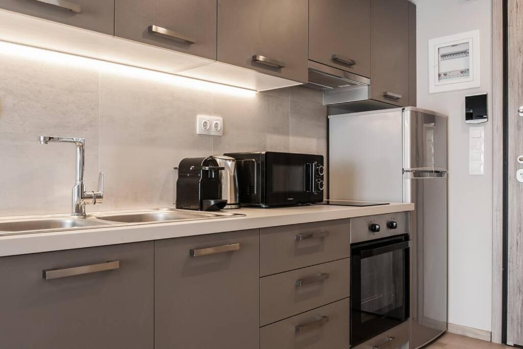 Apartment In Keramikos, Атина Екстериор снимка